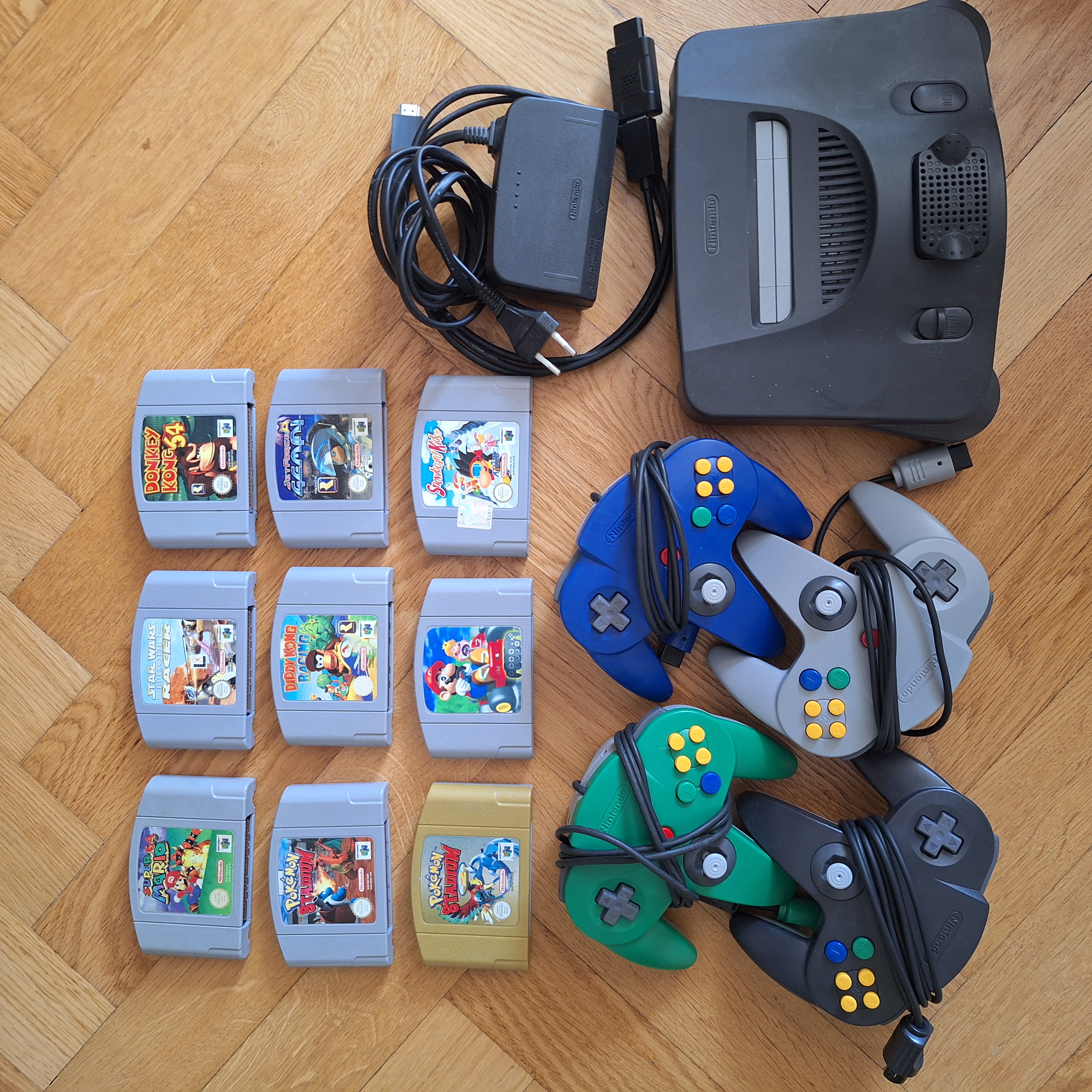N64 - 4 kontroller och roliga spel - hdmi