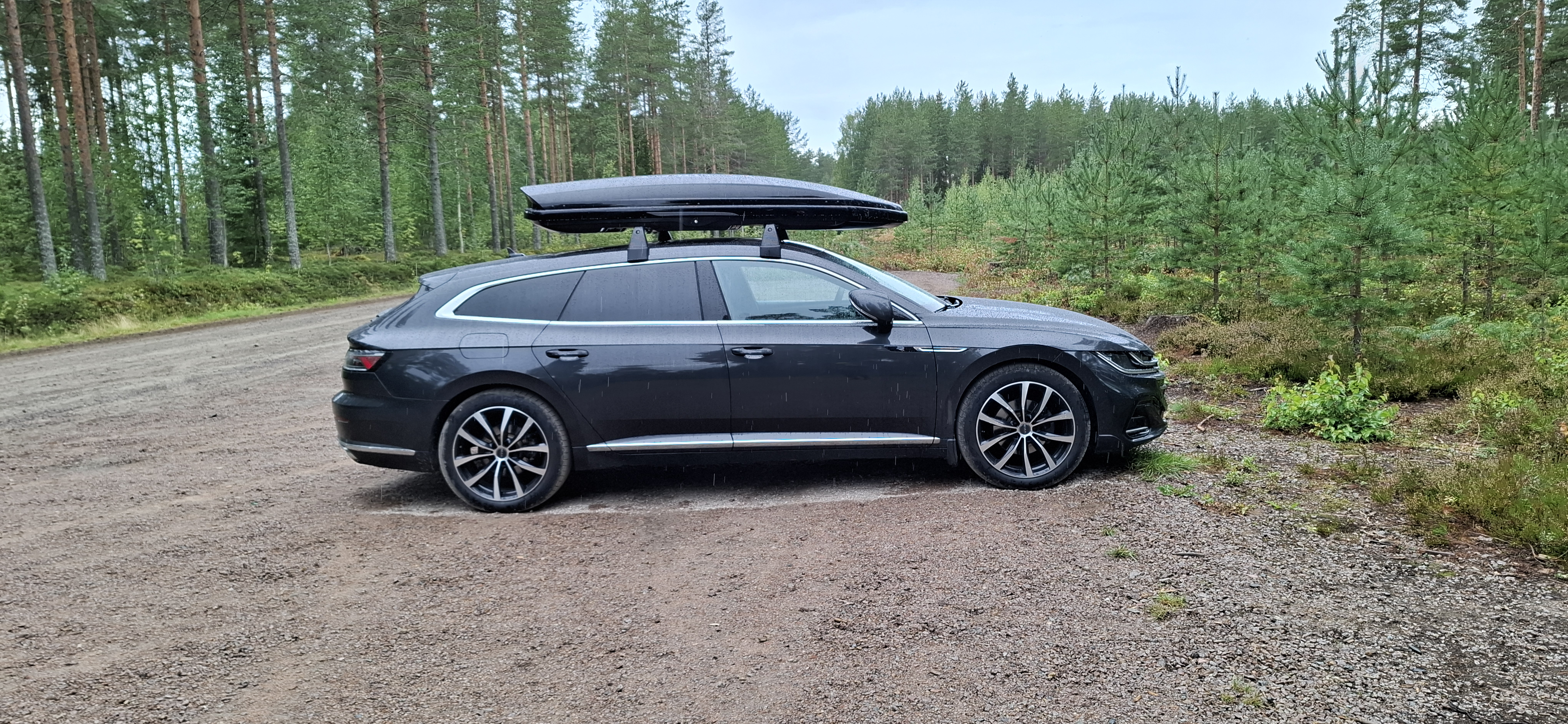 Thule dynamic 900 suksiboksi