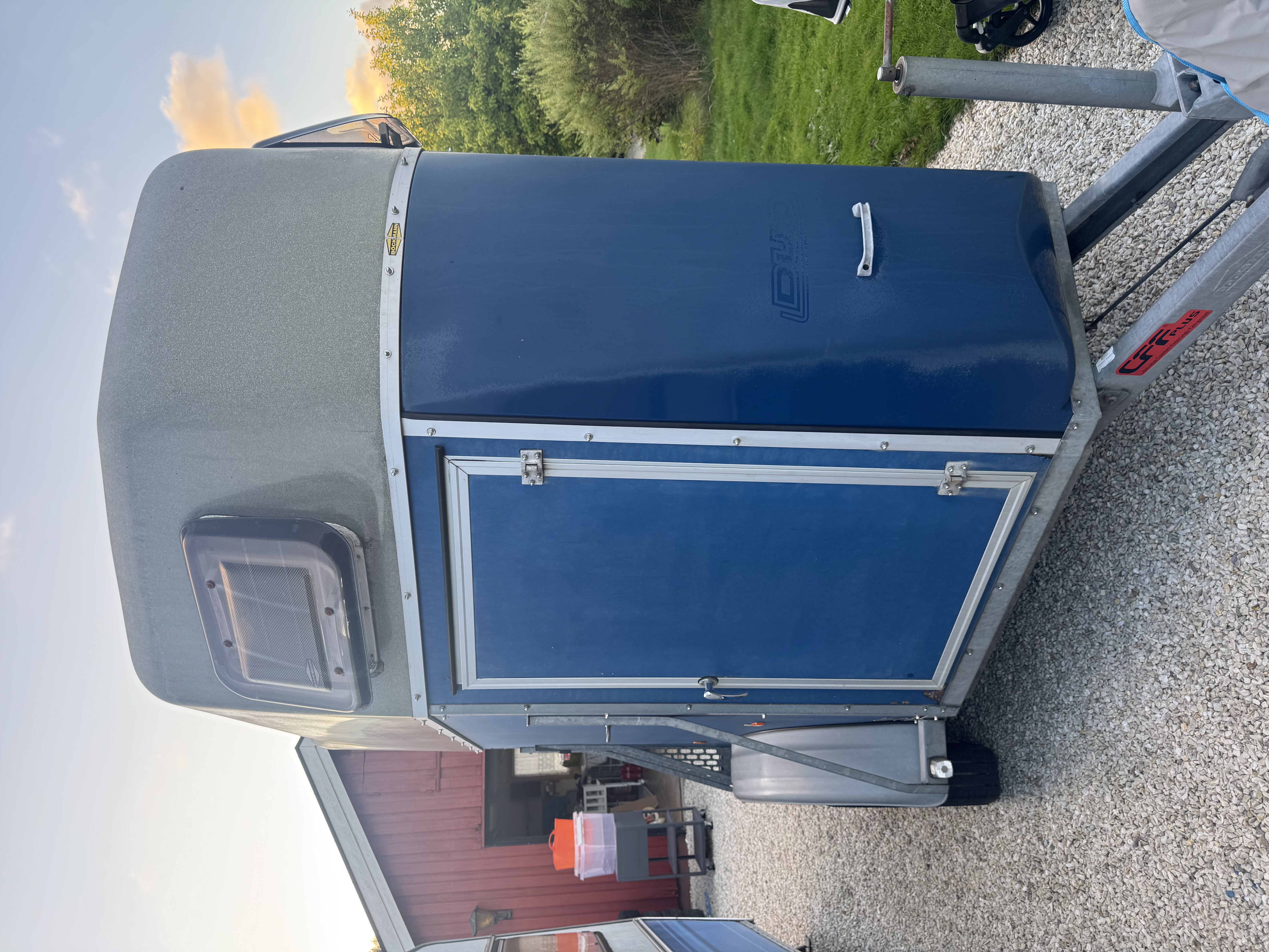 Rymlig hästtransport uthyres 🐴 