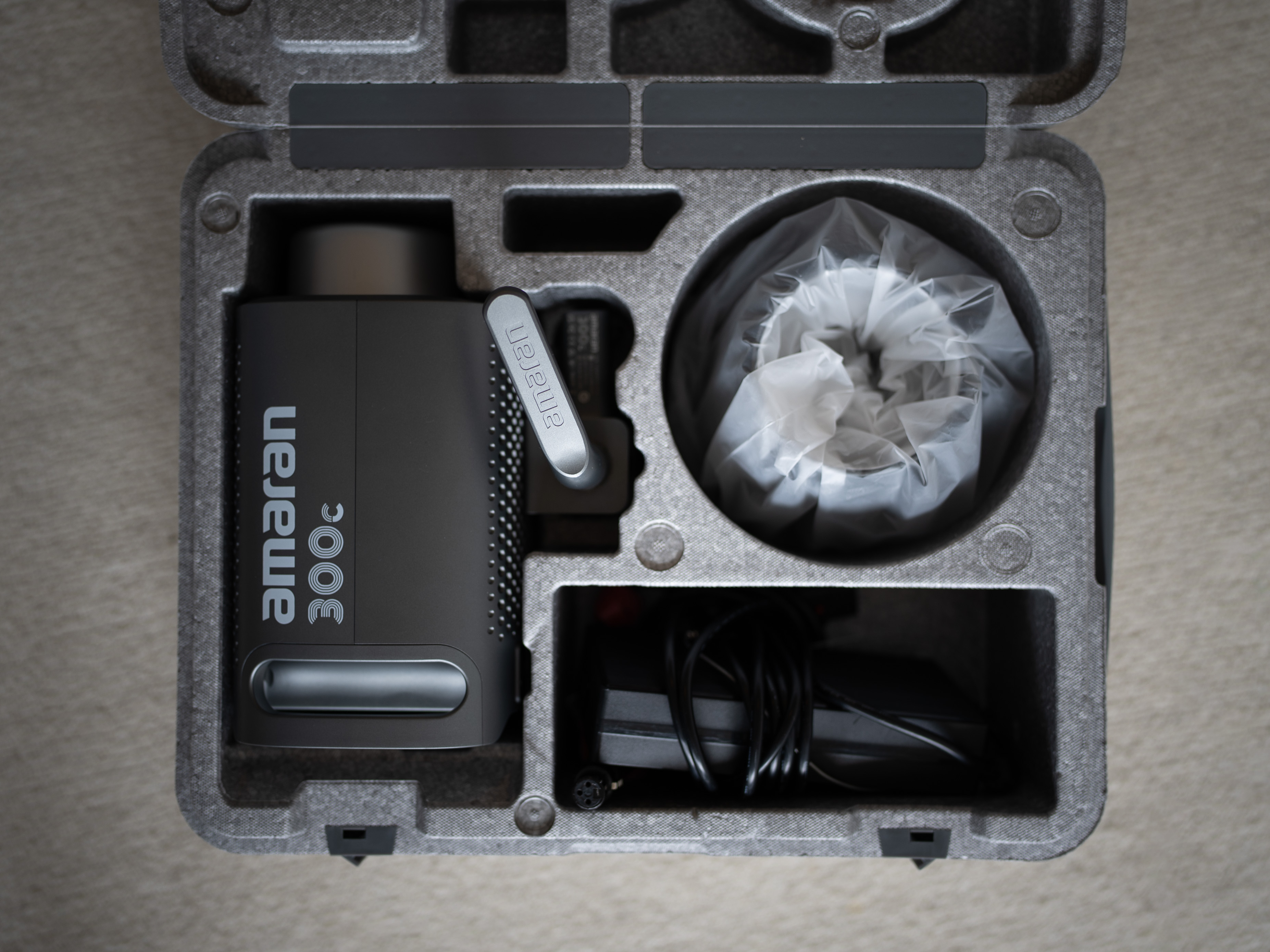 Amaran 300c rgb led light (bowens mount)