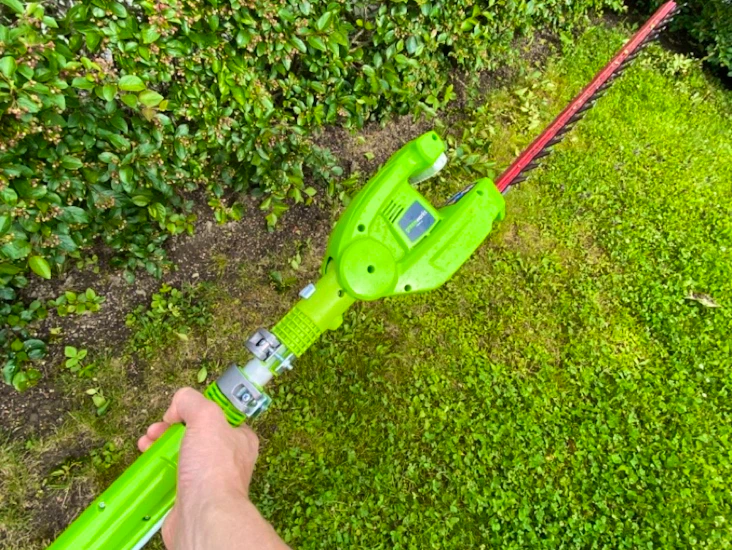 Batteridreven og fleksibel hekkesaks