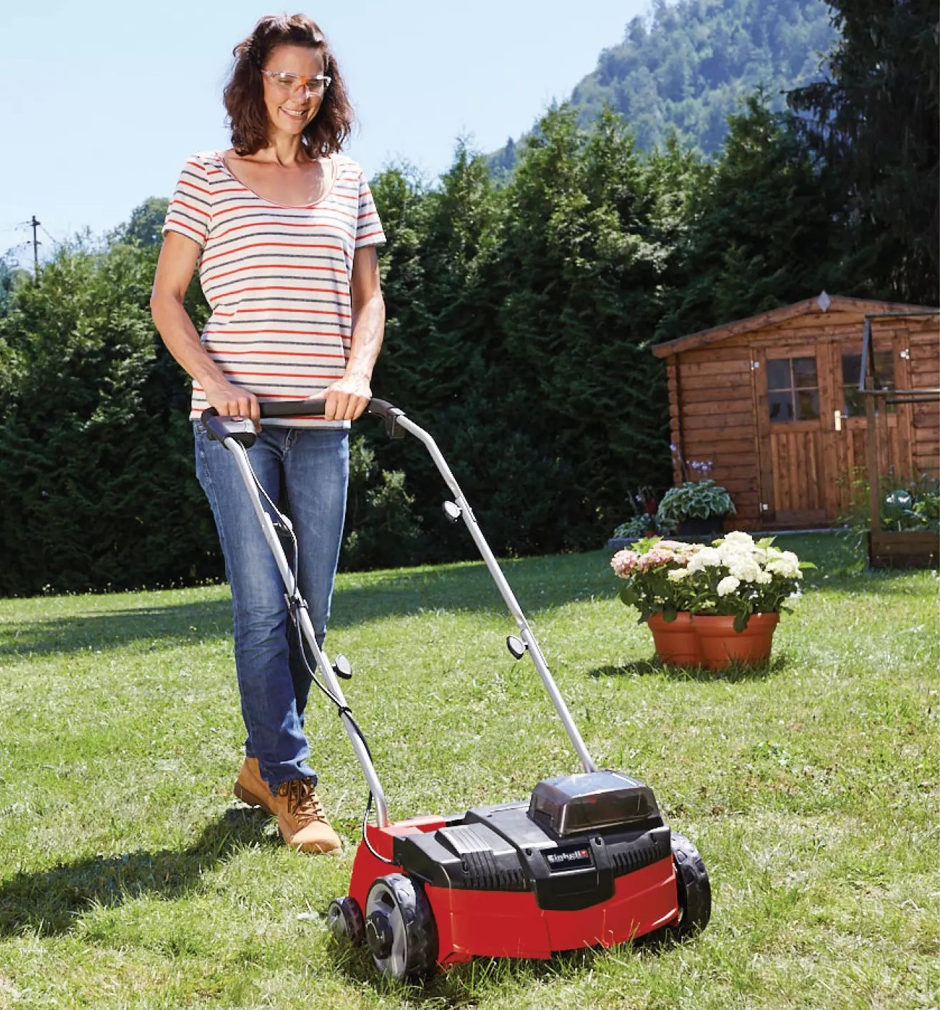 Proffsig batteridriven vertikalskärare – gör din gräsmatta lika fin som en golfbana! (v3)