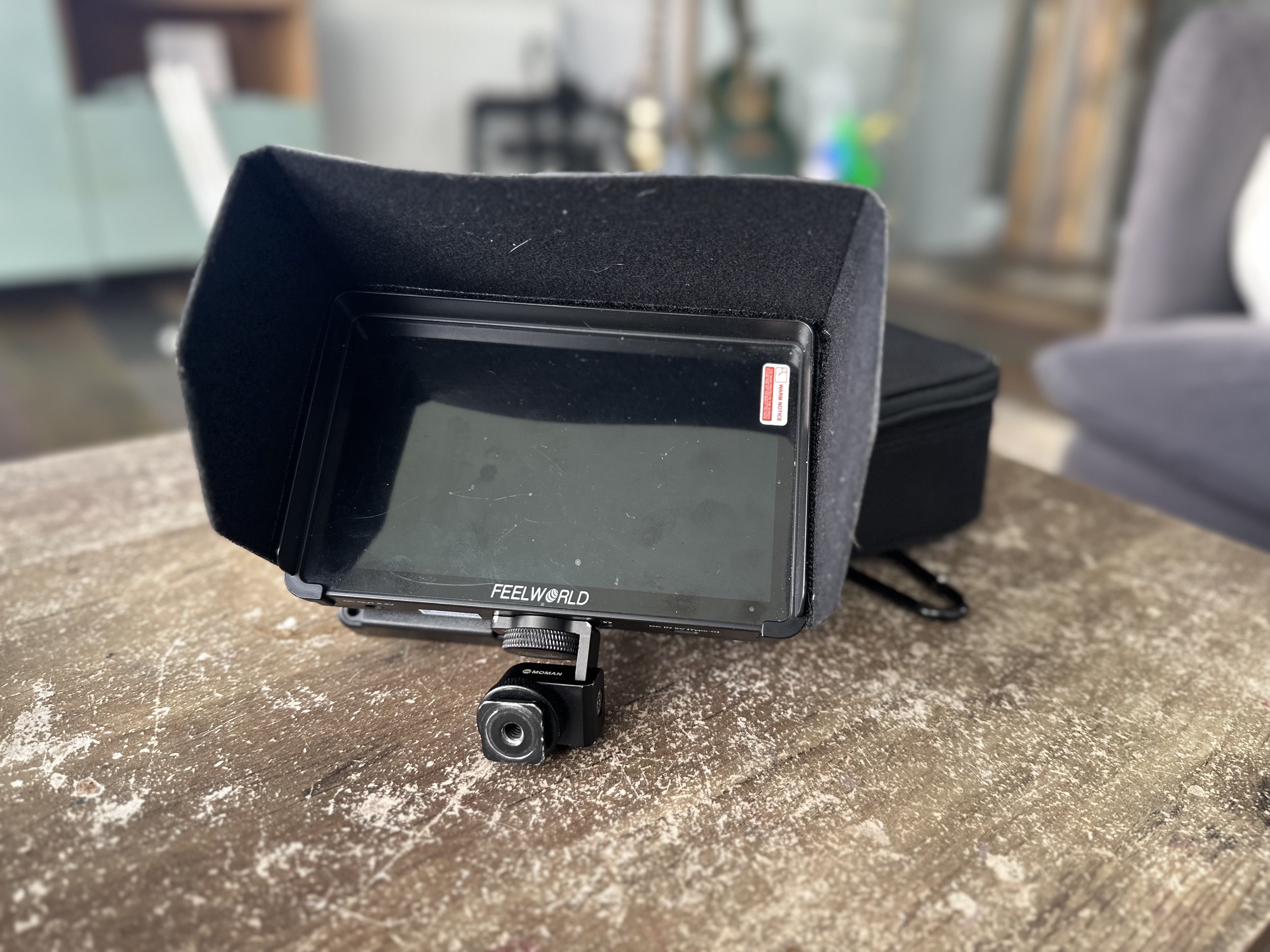 Feelworld f5 pro v4 field monitor + np-f 8800 battery + fill light