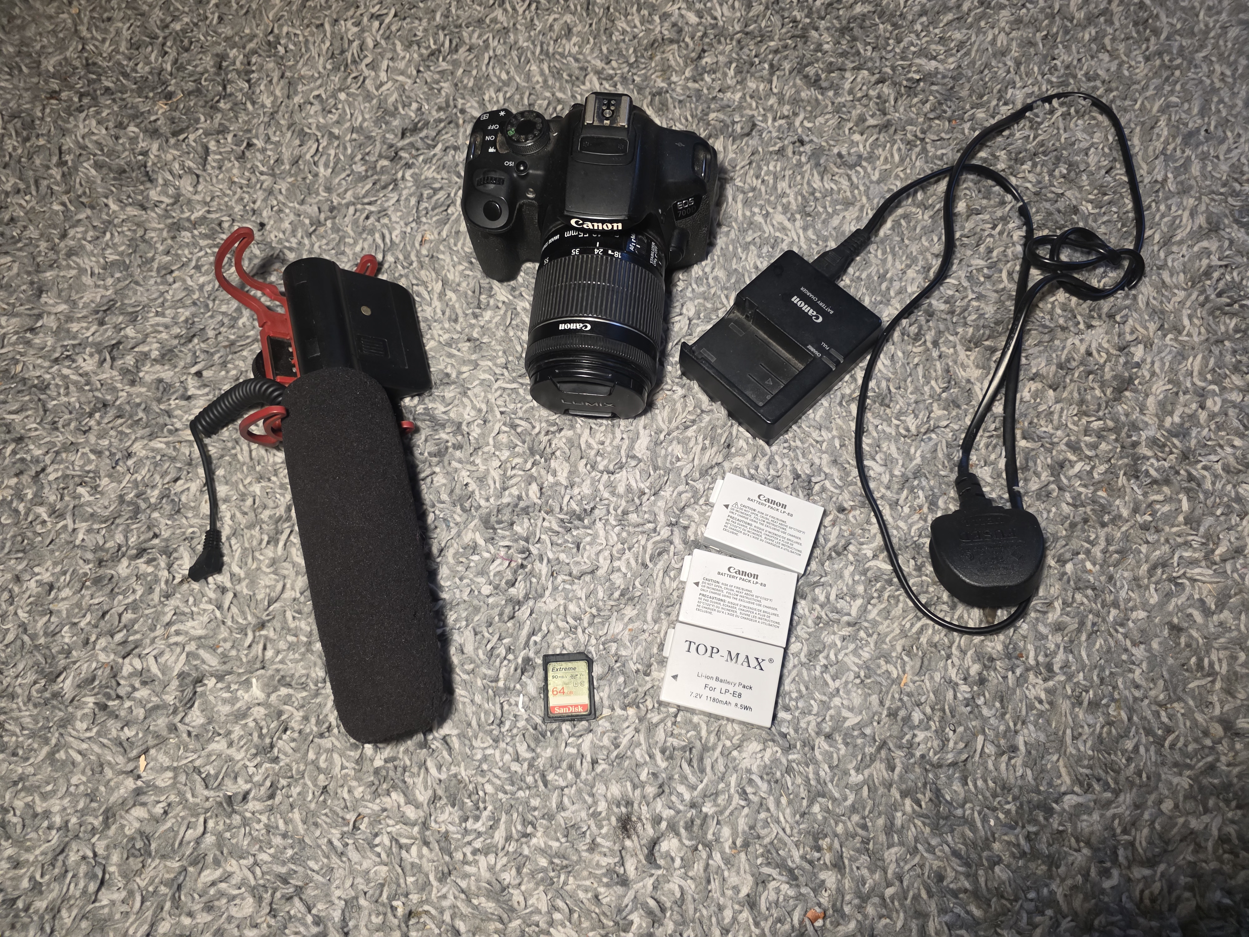Cannon 700d with 3 battery and rod mic