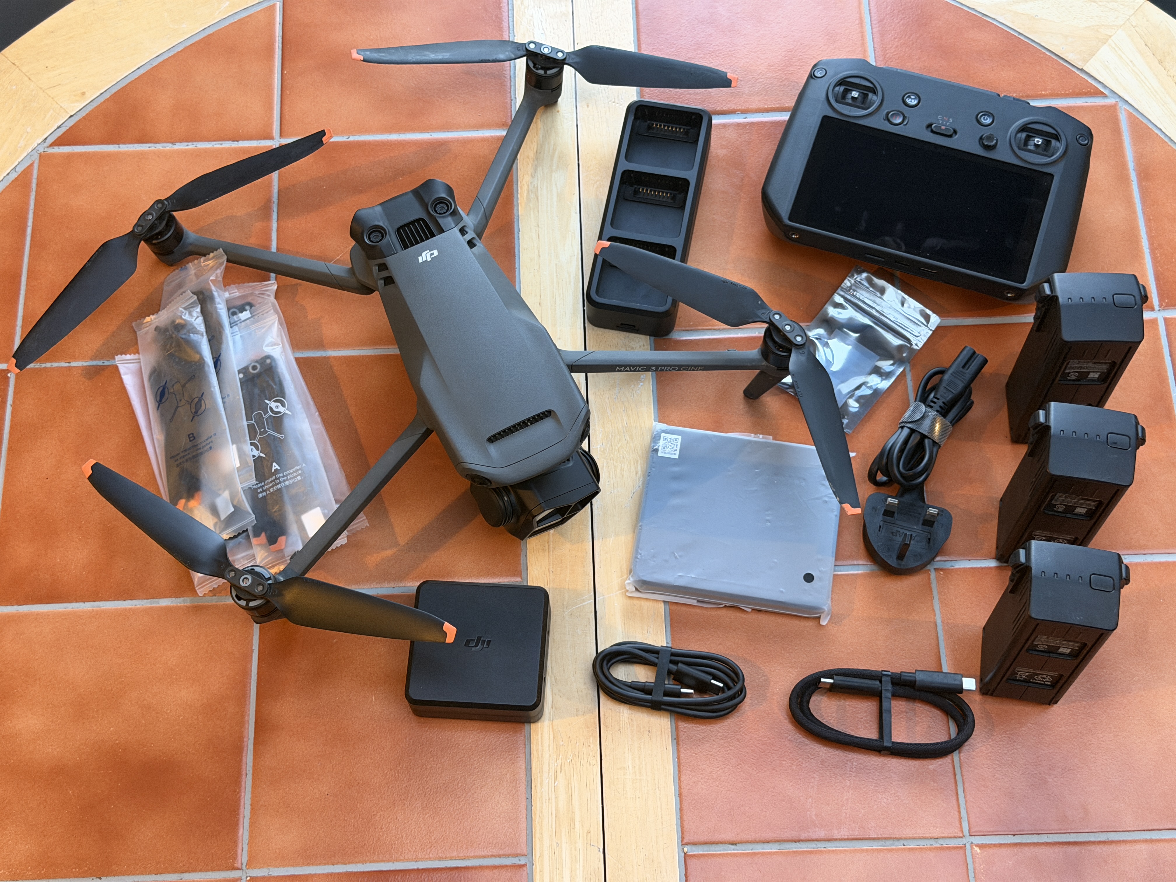 Dji mavic 3 pro cine fly more combo