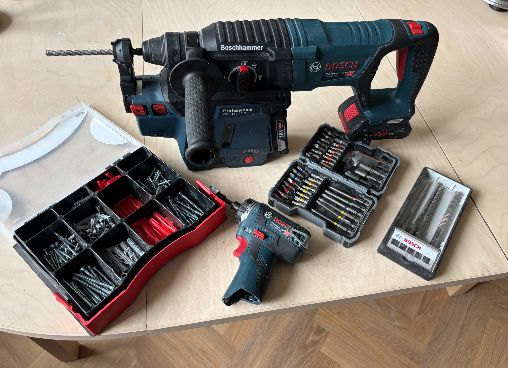 Bosch professional sladdlös slagborr combo paket med plugg, skruv och skruvdragare