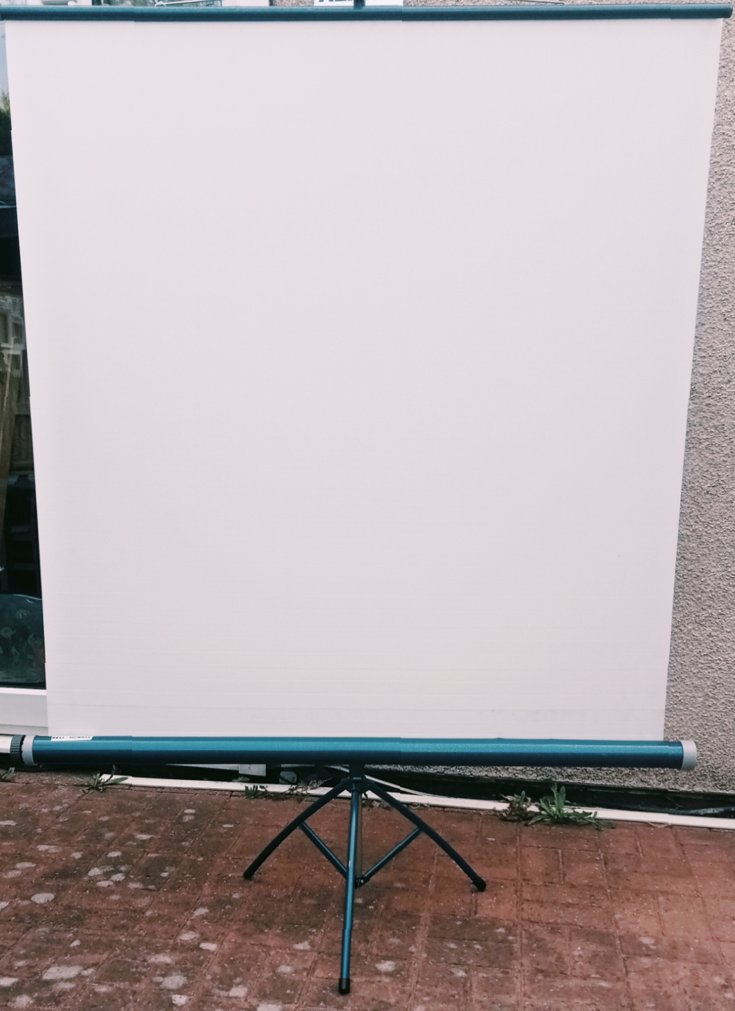 Tripod projector screen with stand 50 inches  16:9 home, office, cinema, business 