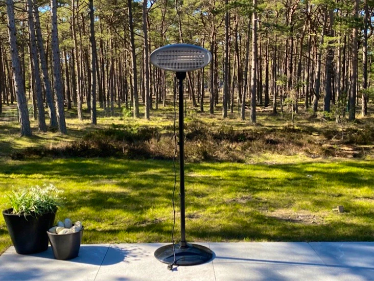 Elektrisk terrassvärmare på fot