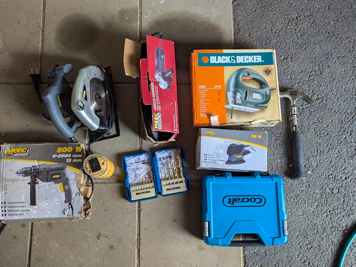Verktygspaket perfekt för hemma projekt. kan även levereras.