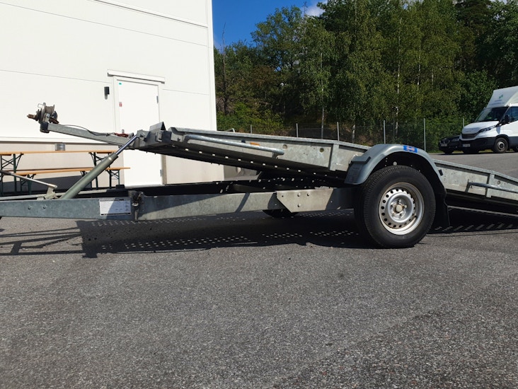 Biltrailer at1300 bromsat b körkort transportvagn transportsläp
