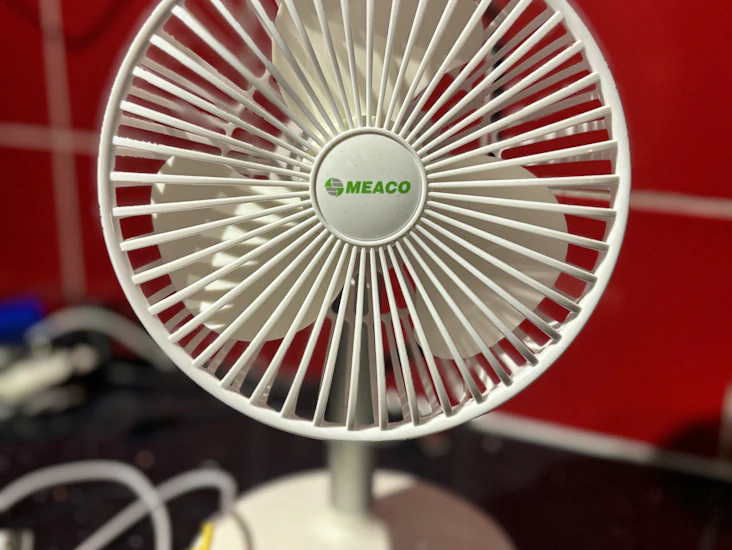 Meaco 260c handheld rechargeable fan with light