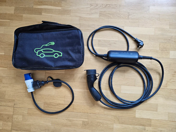 230v elbilsladdare för vanliga uttag