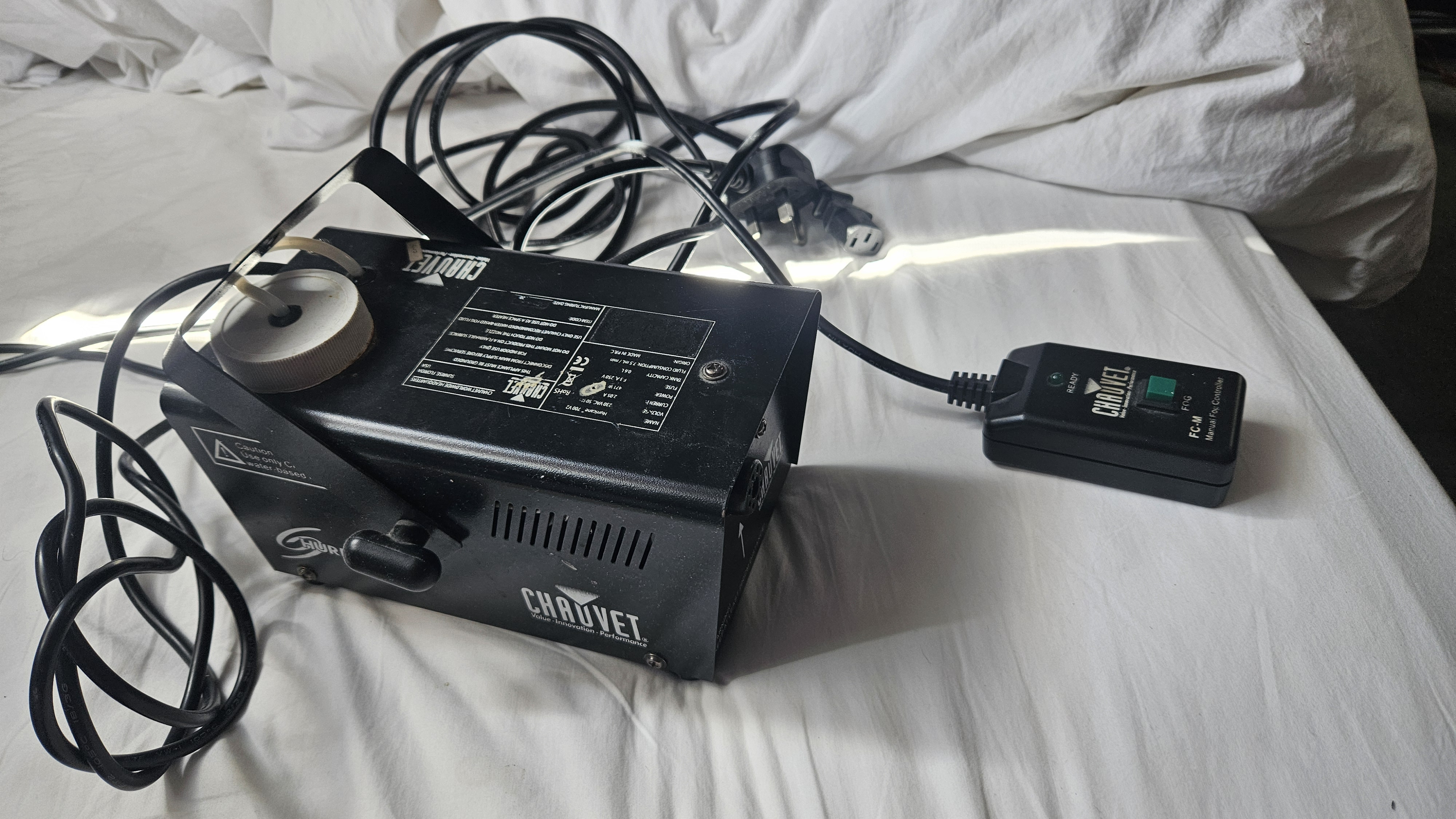 Smoke machine  with fluid chauvet hurricane 700