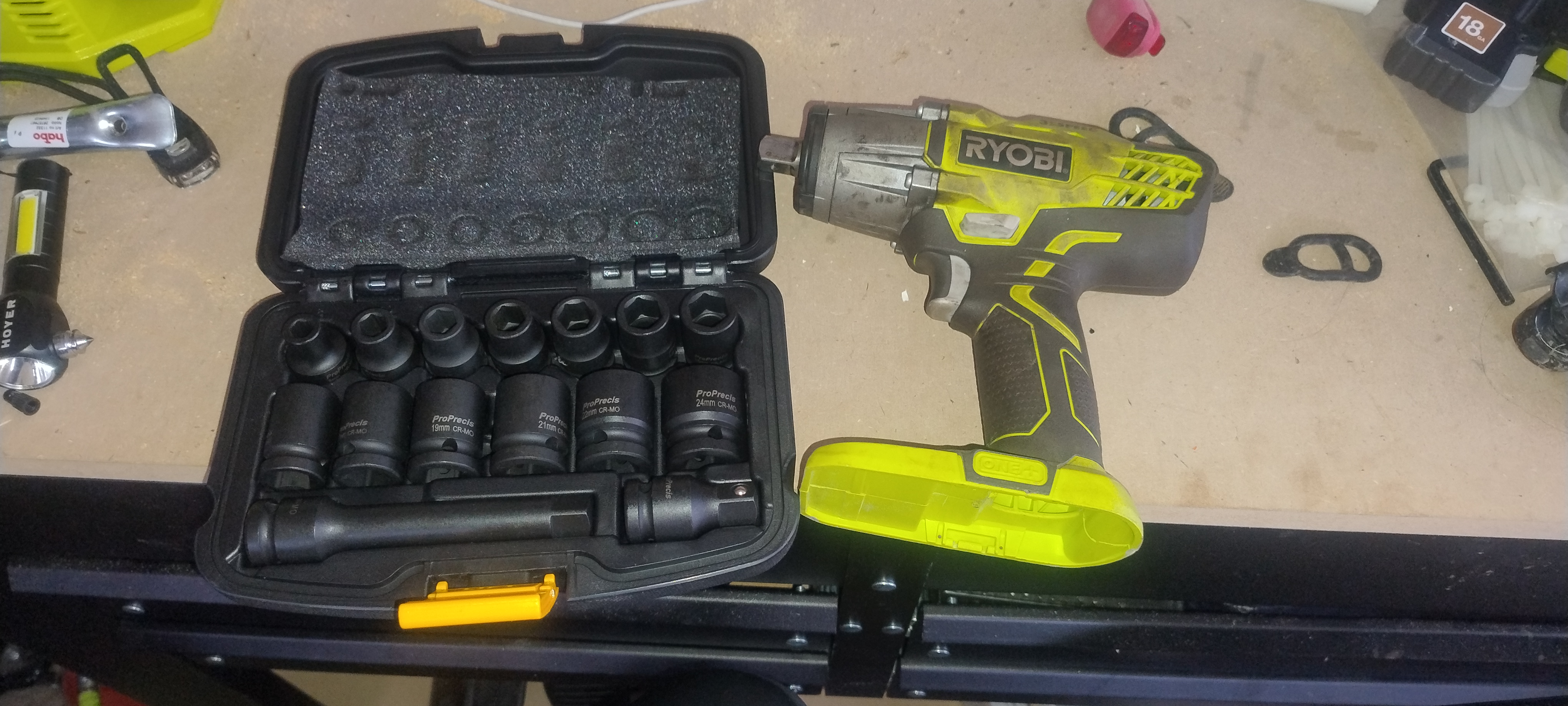 Ryobi one + akkukäyttoinen mutterinväänin ja voimahylsy sarja 