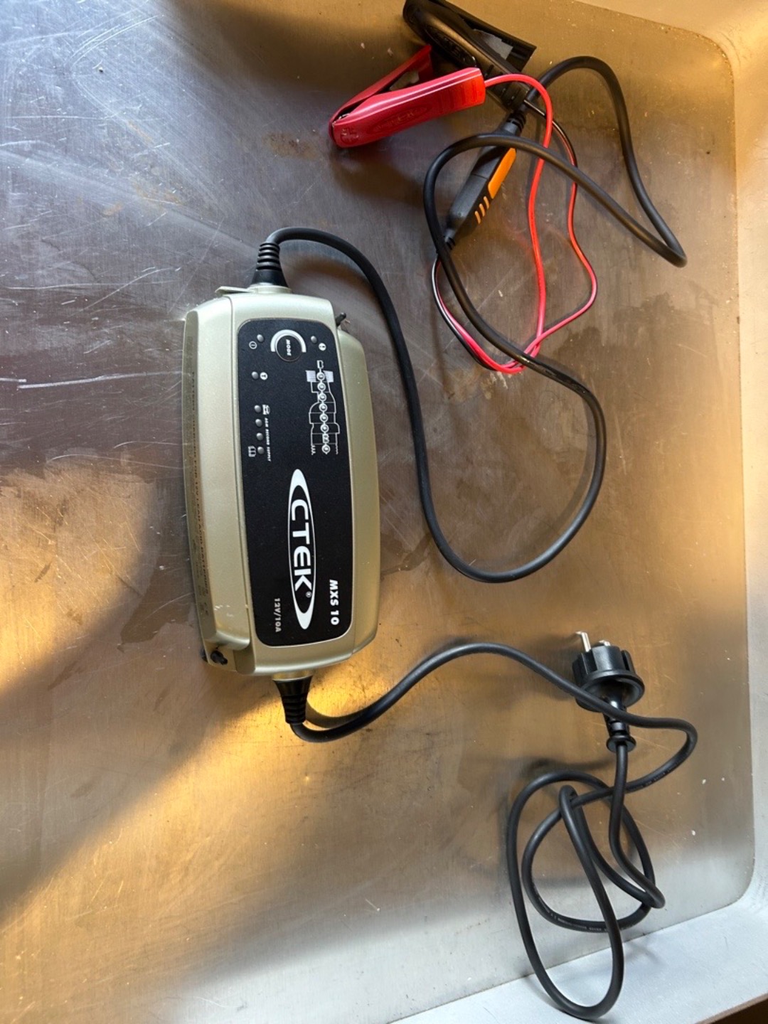 Batterilader for kjøretøy