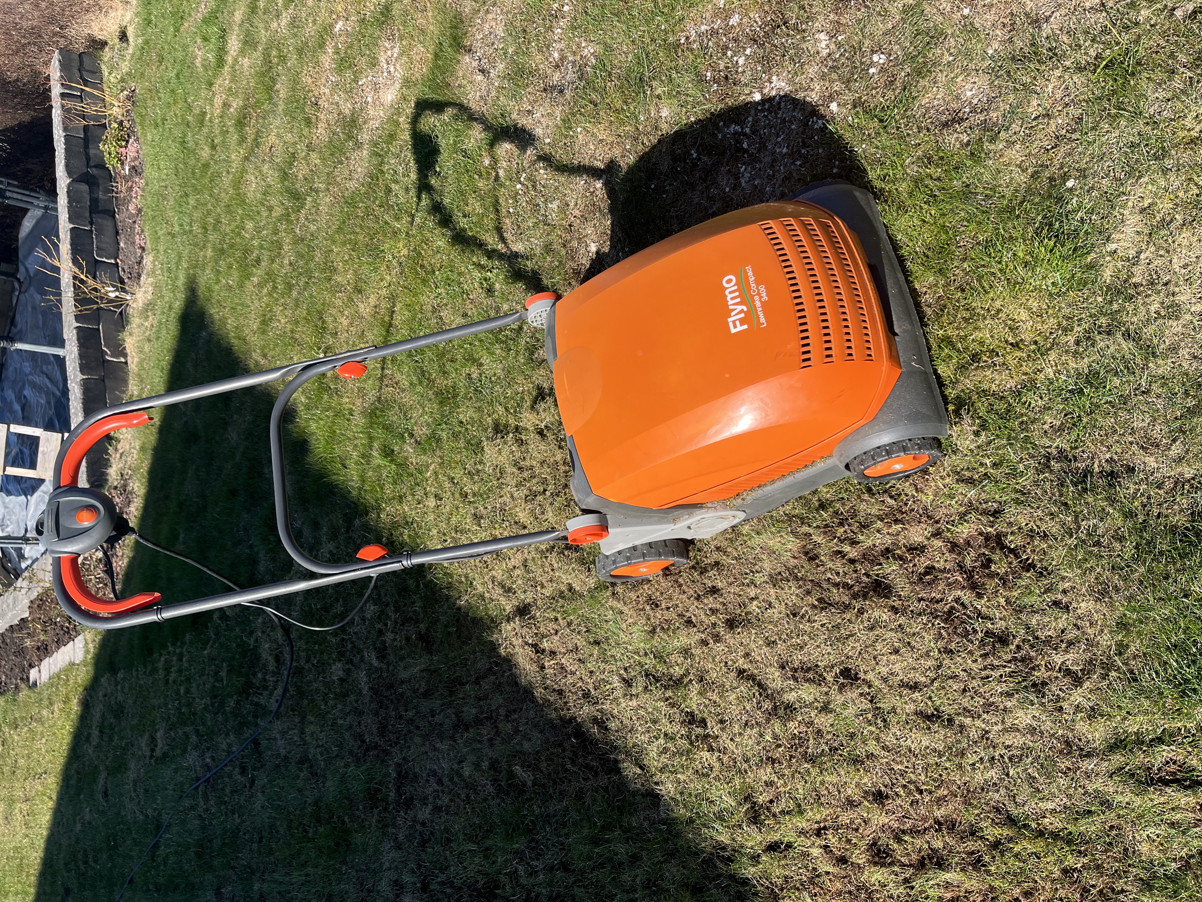 Flymo lawnrake compact 3400