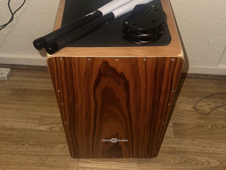 Cajon with rucksack and accessories.