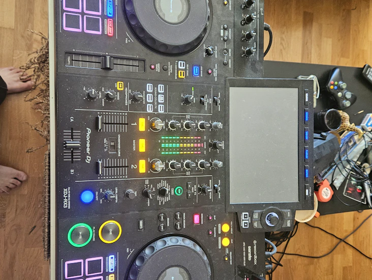 Pioneer xdj rx3 + alla sladdar du behöver + softcase