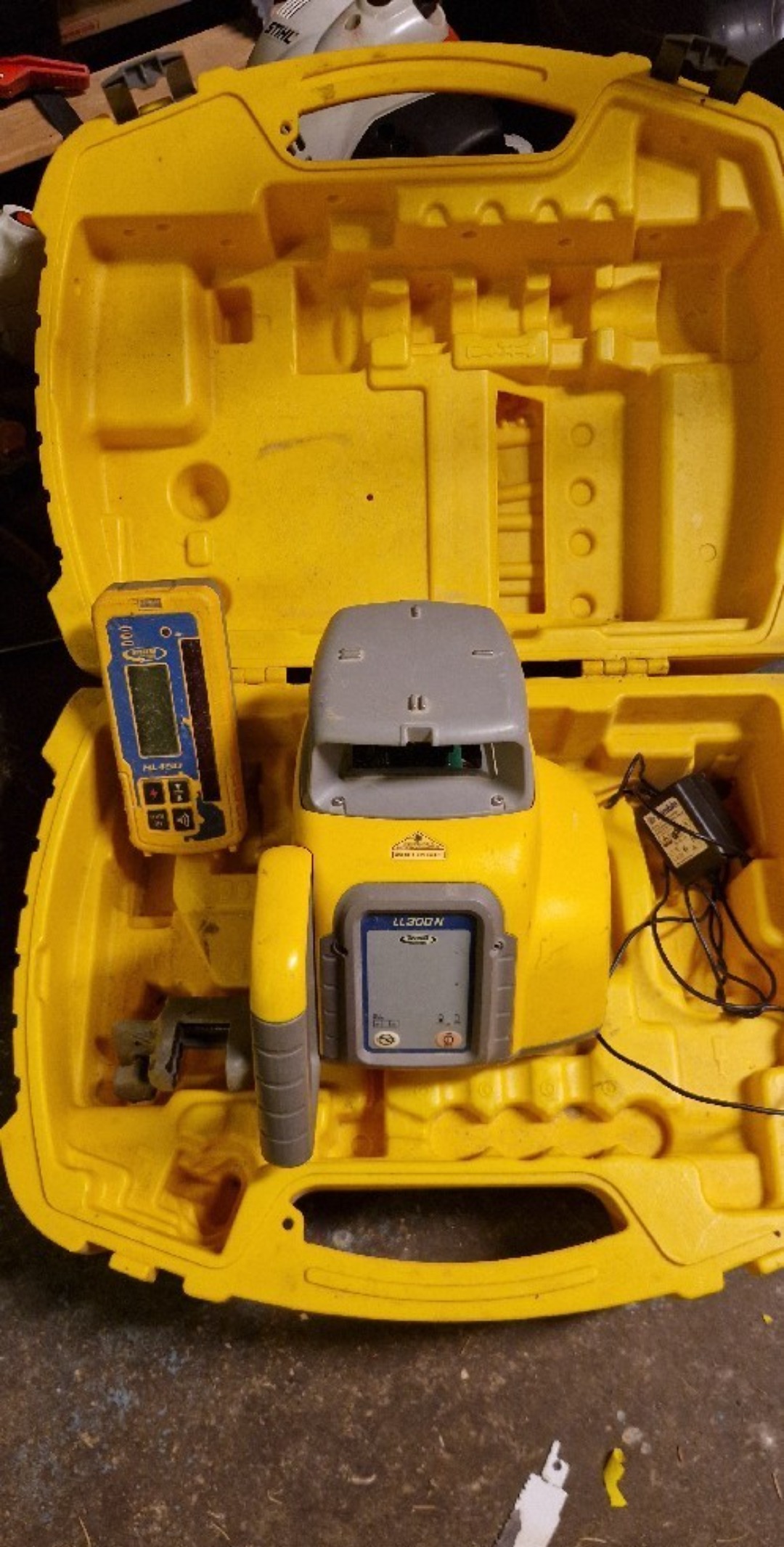 Planlaser inkl stativ och platta