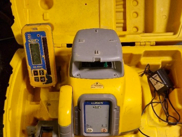 Planlaser inkl stativ och platta