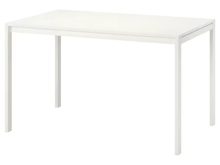 2 bord + 7 stolar (1 svart)