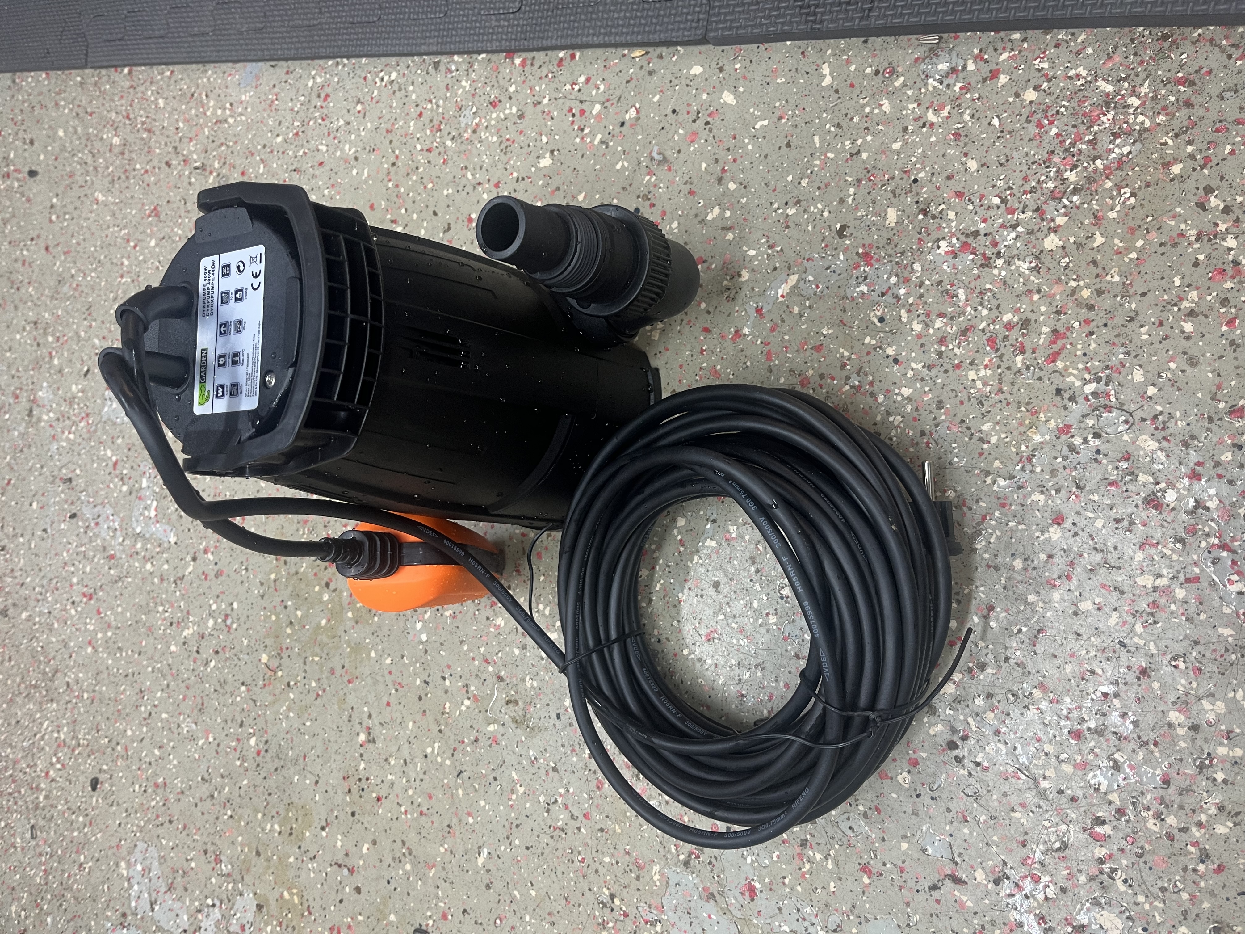 Dränkbar pump 400w med 10m vattenslang
