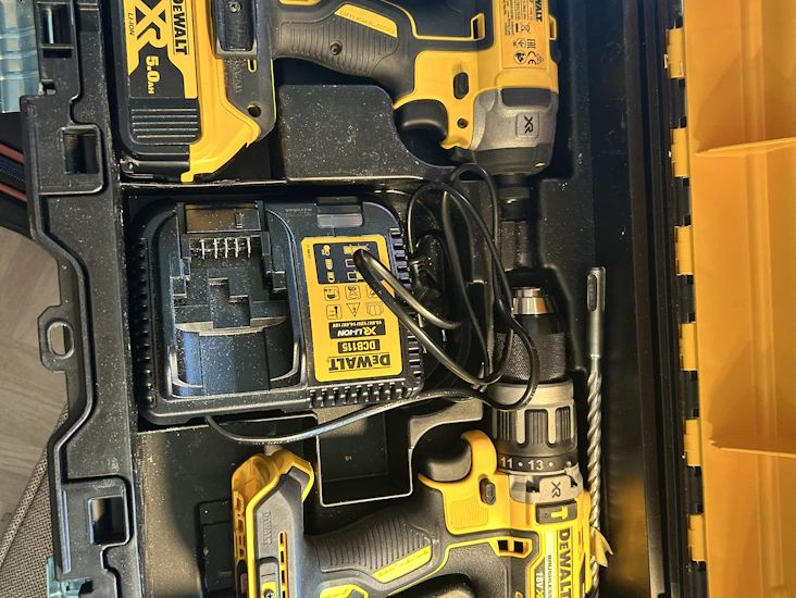 Dewalt dcf887 iskuporakone ja ruuviväännin