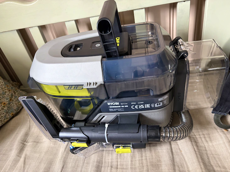 Ryobi swift textiltvätt – effektiv för soffa, bil & mattor