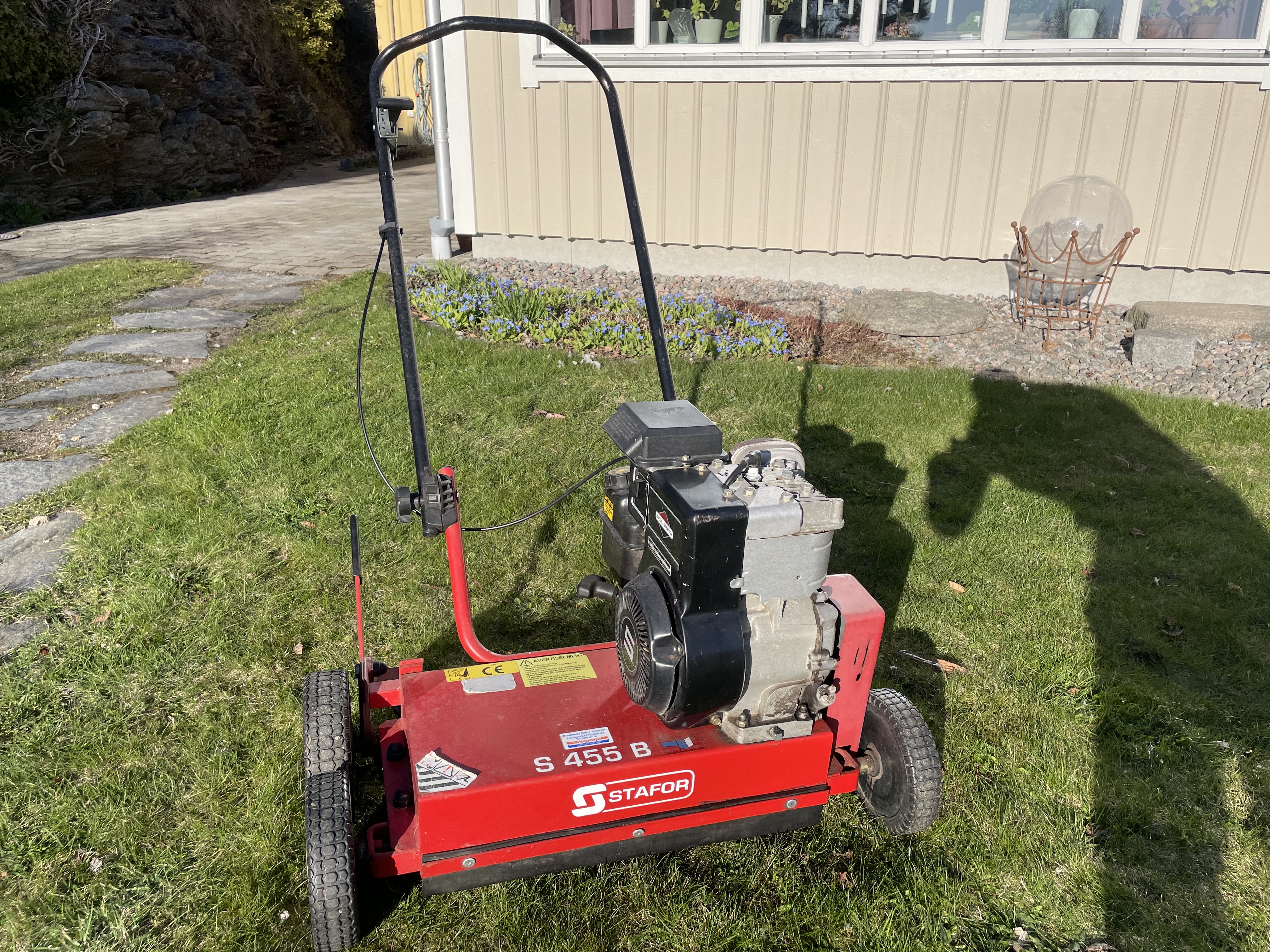 Bensindriven vertikalskärare