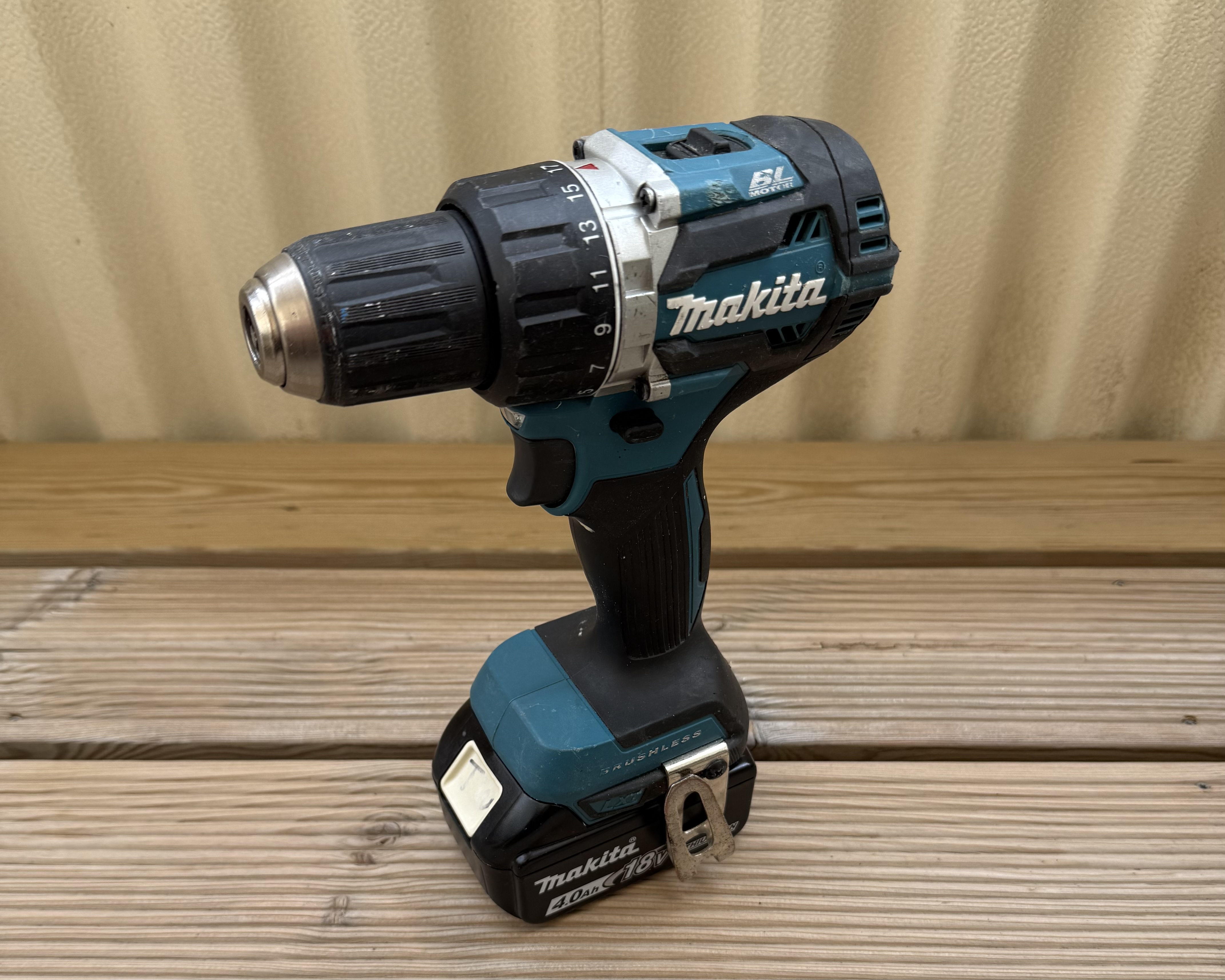 Makita borrskruvdragare ddf484 med batteri