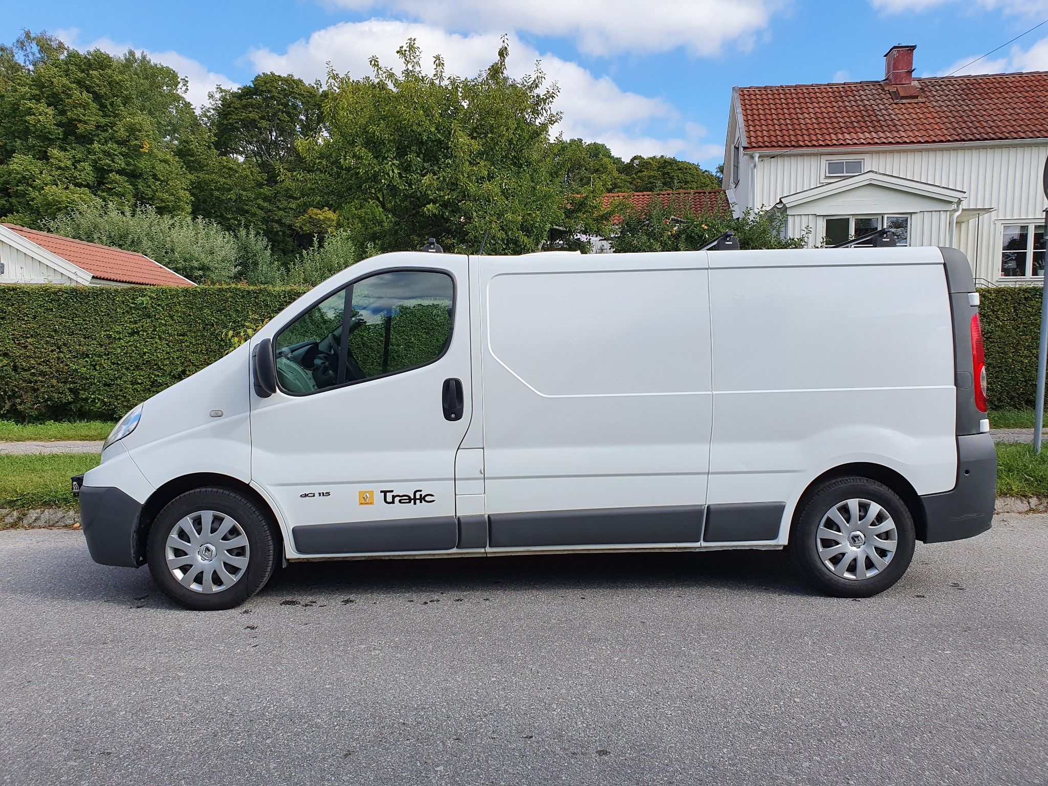 Flyttbil / skåpbil i sundbyberg, renault trafic