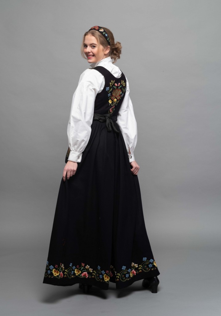 Sjelden komplett gudbrandsdalen bunad 