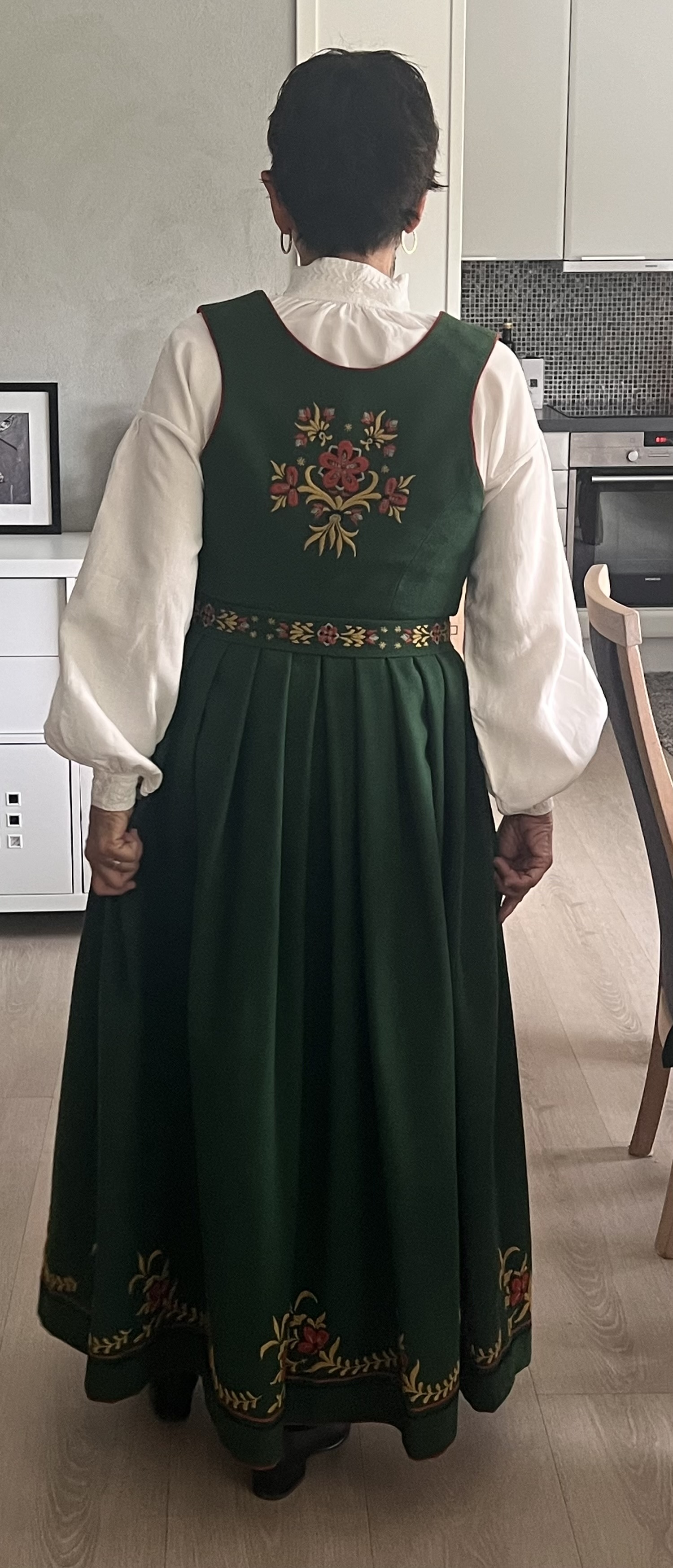 Buskerudbunad til leie