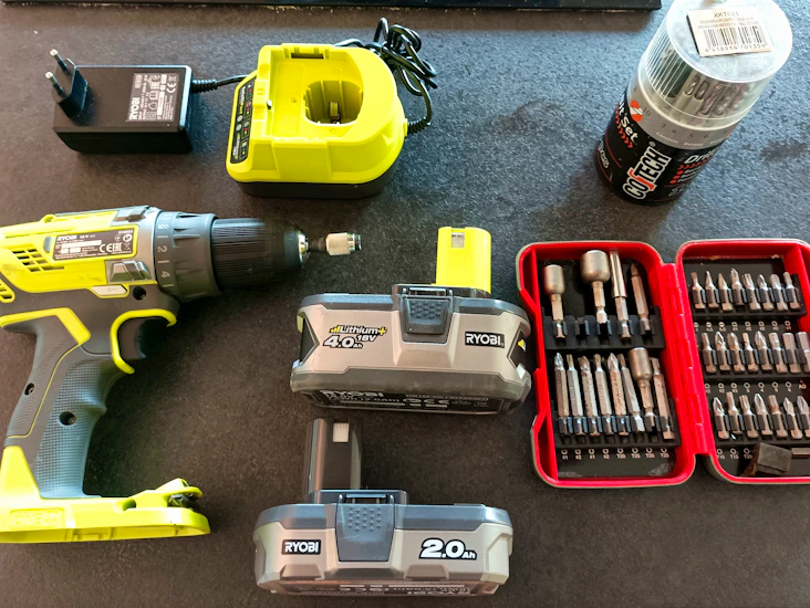 Porakone/ruuvinväännin ryobi r18dd3-0