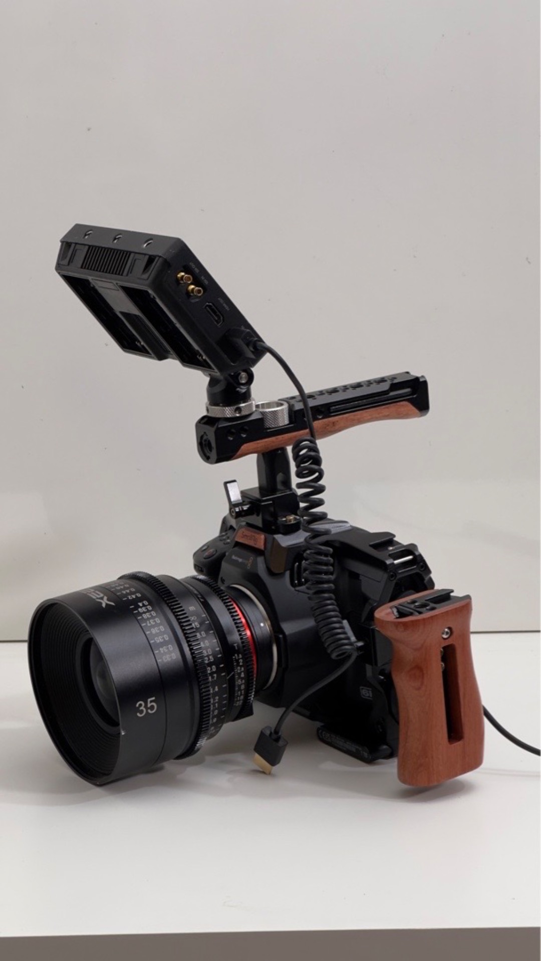 Black magic pocket cam 6k pro ef