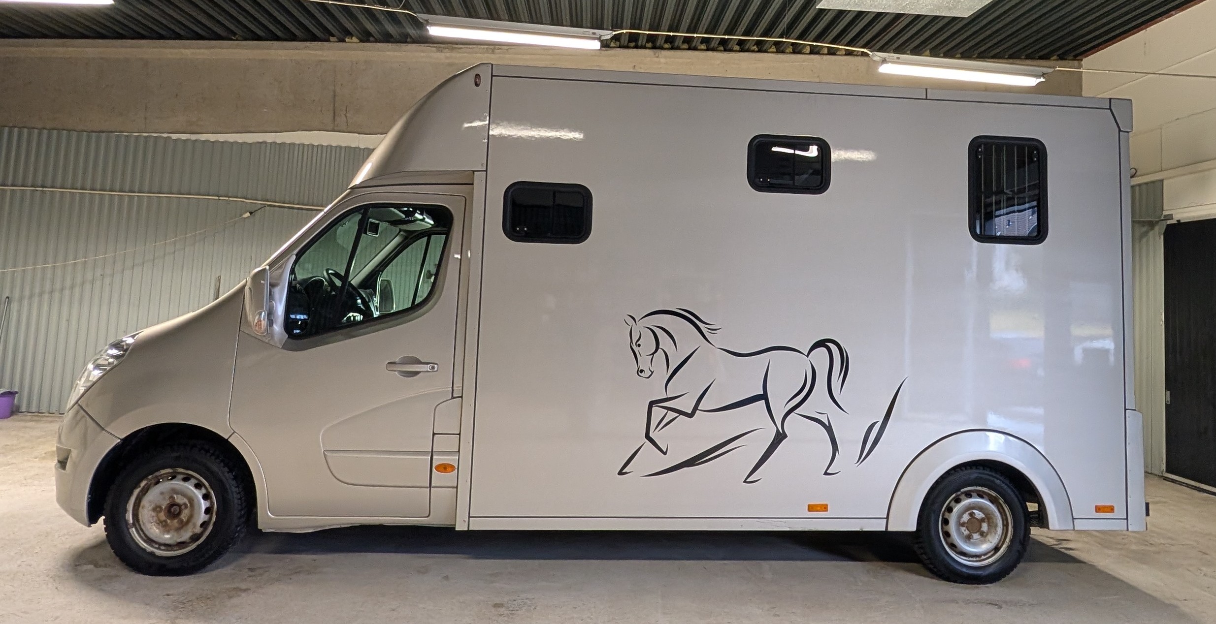 Hästlastbil b-kort renault master stuteri