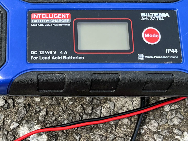 Batteriladdare 12 v, 4 a, 6 v, 2 a