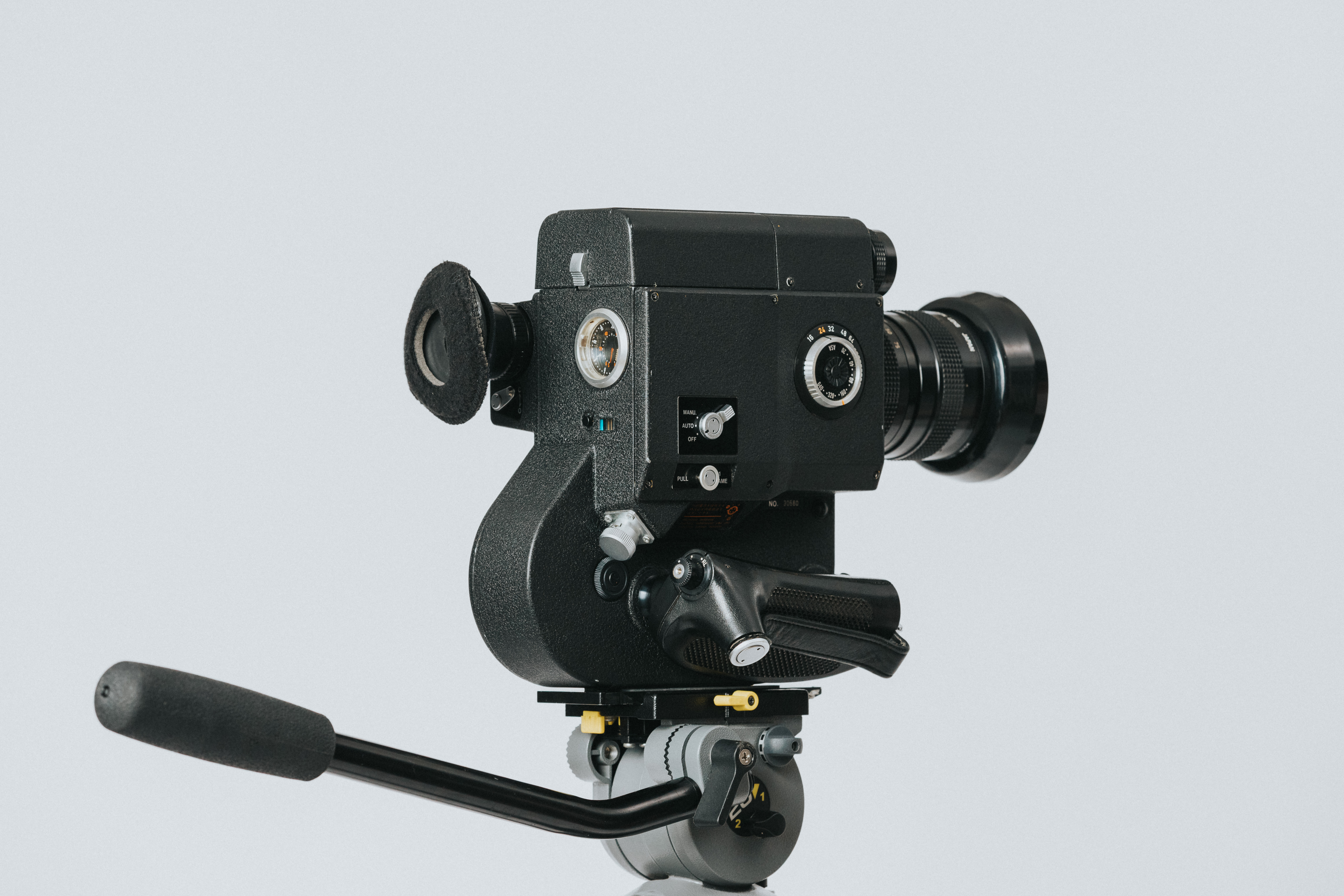 Rent 🎥 Canon Scoopic 16mm Film Camera – Vintage Analog Cinema