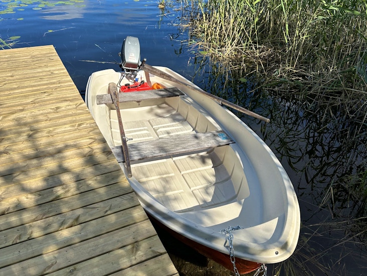 Roddbåt för 3 personer i drevviken