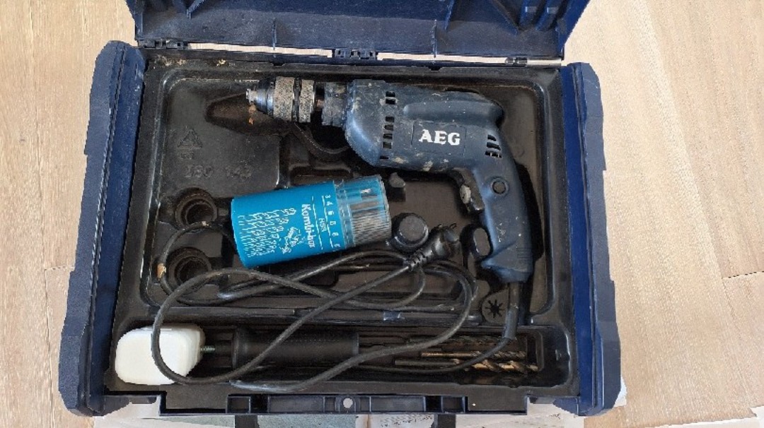 Borrmaskin/skruvdragare. slagborrsfunktion.