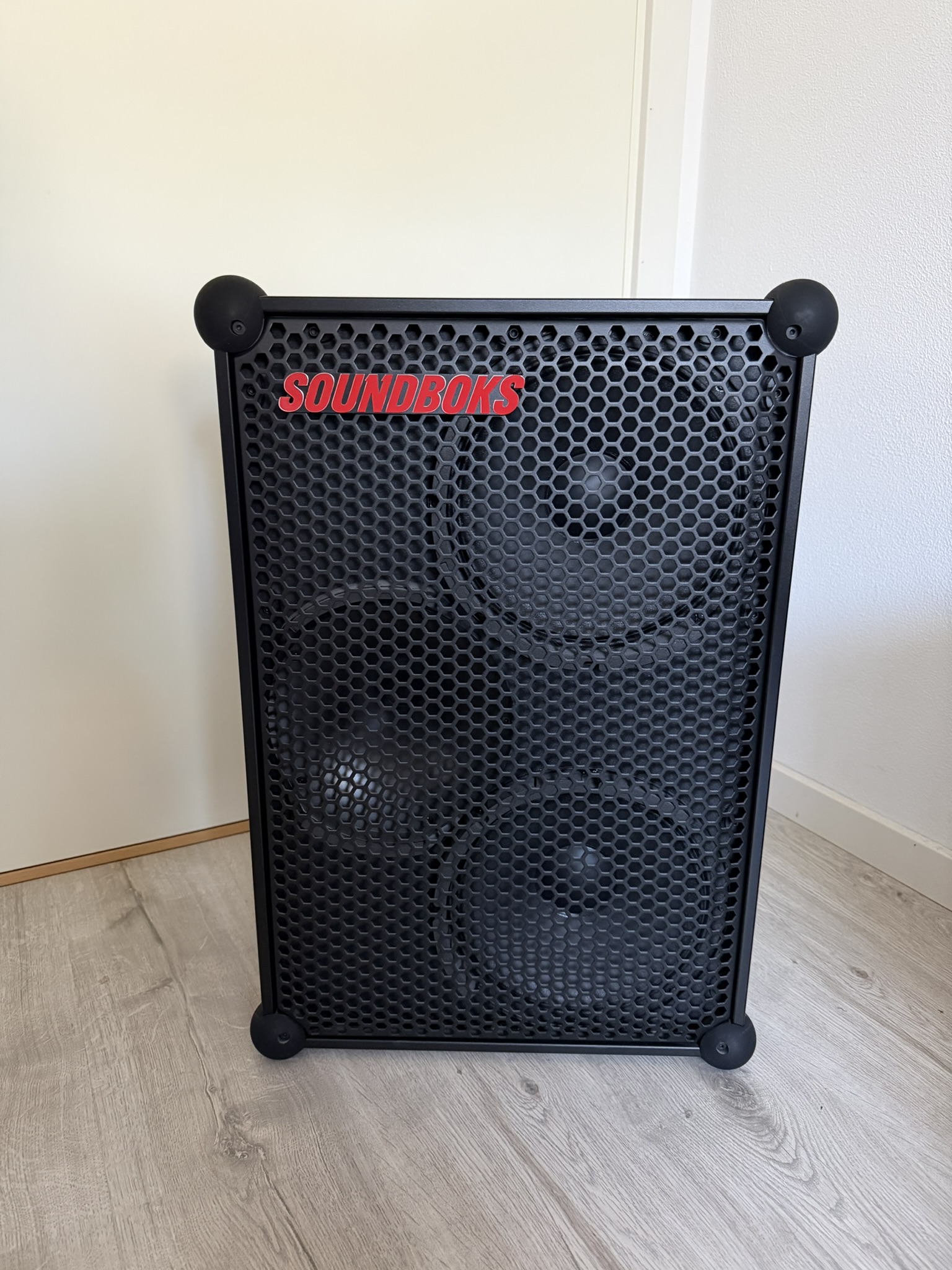 Soundboks 3 - kraftig festhøjttalere til leje på fyn