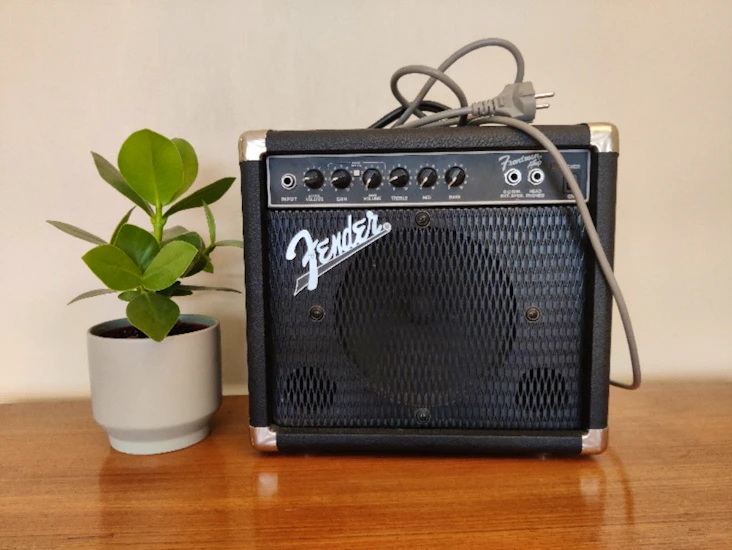 Fender frontman reverb amp pr-241