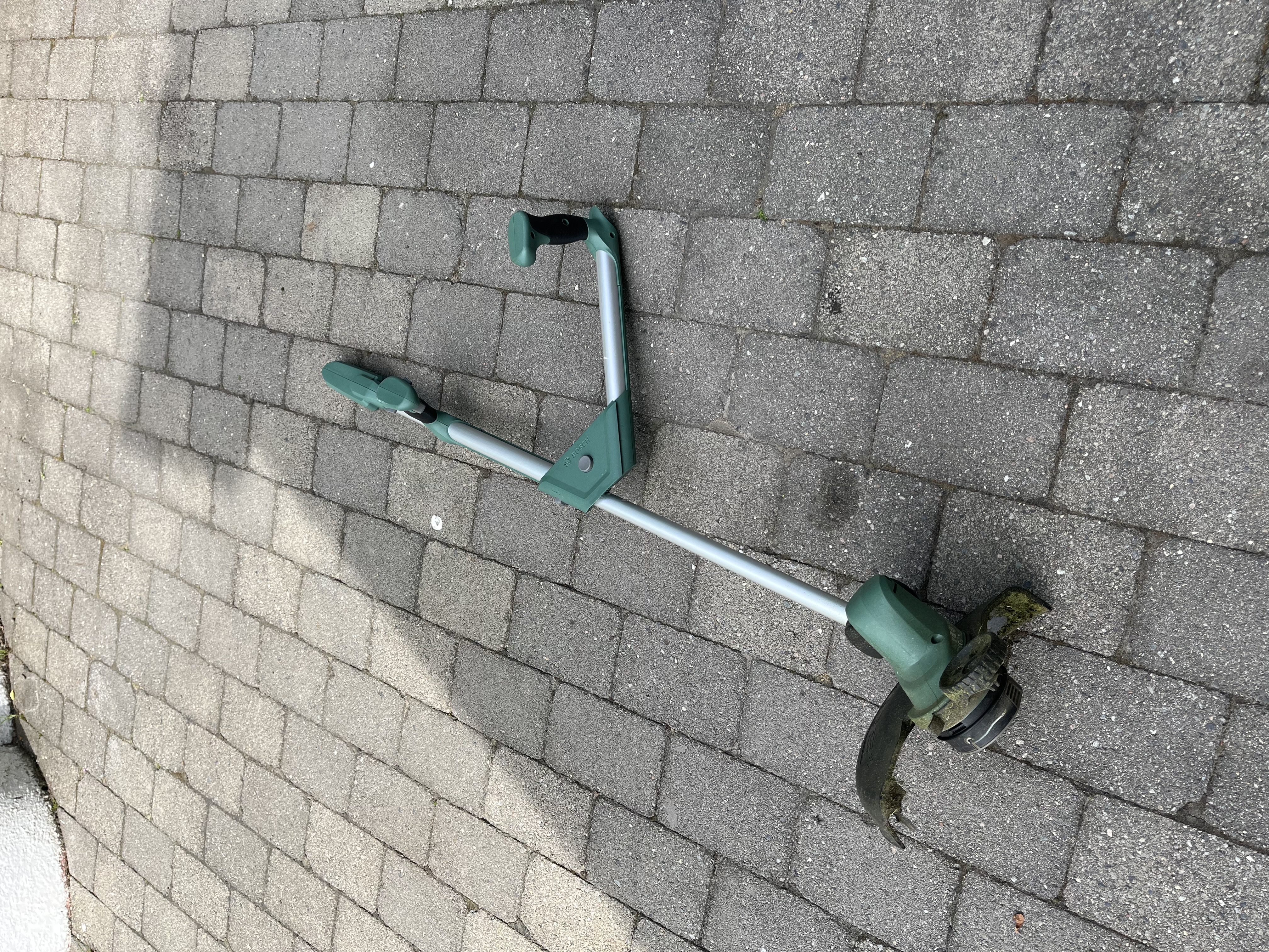 Bosch universal grasscut 