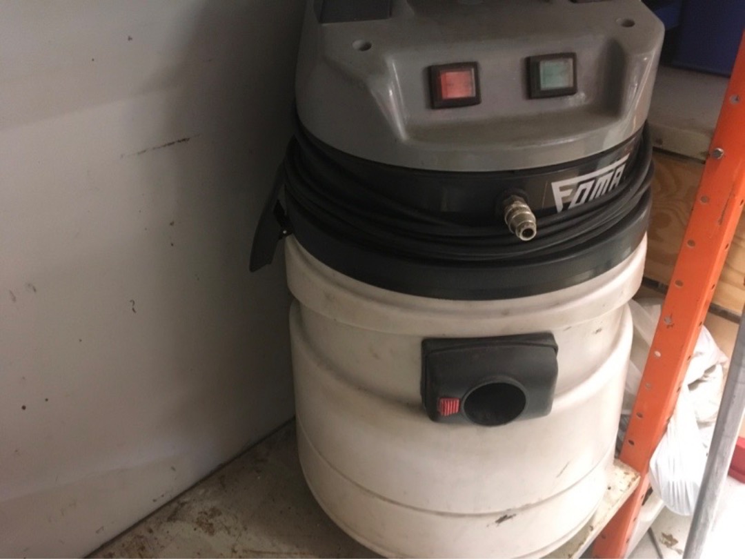 Møbel og bilrensemaskin