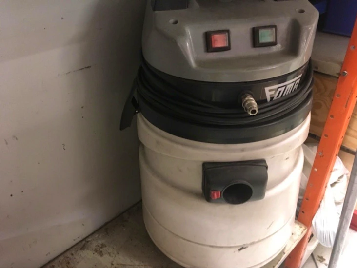 Møbel og bilrensemaskin