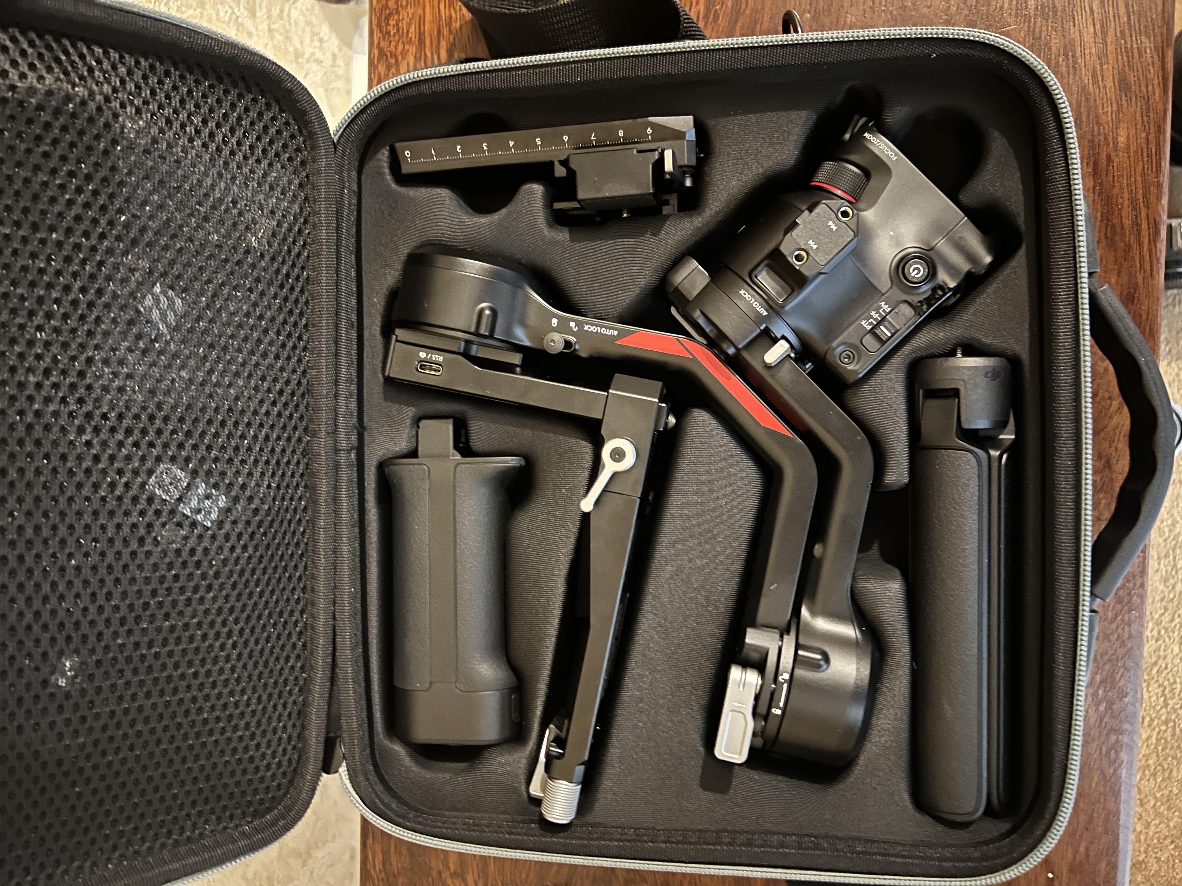 Dji rs 4 gimbal with attachment bracket 