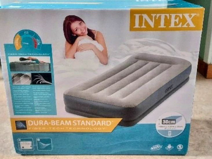 Luftmadrass (inflatable matress+built in pump