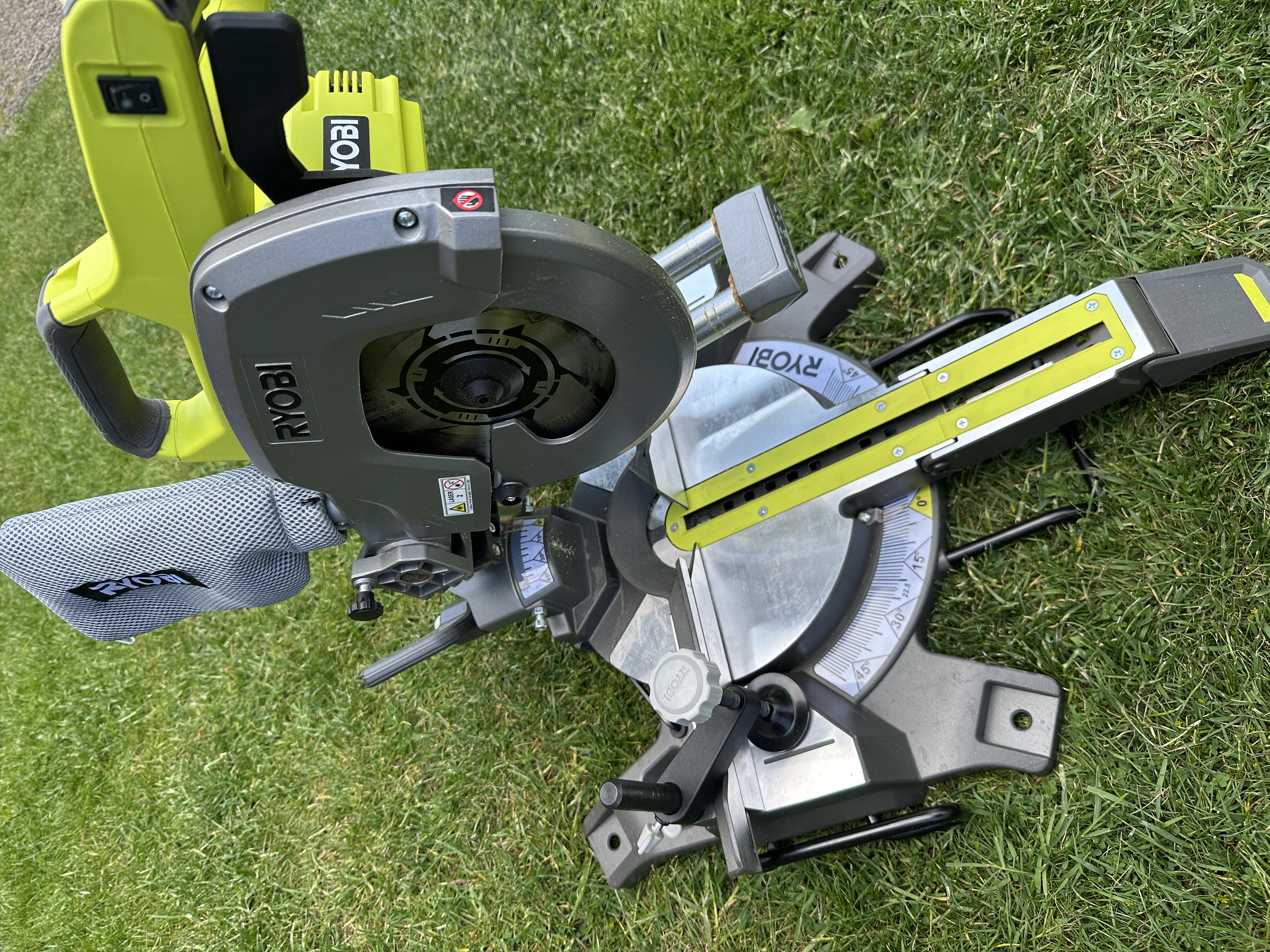Batteridriven kap- och gersåg