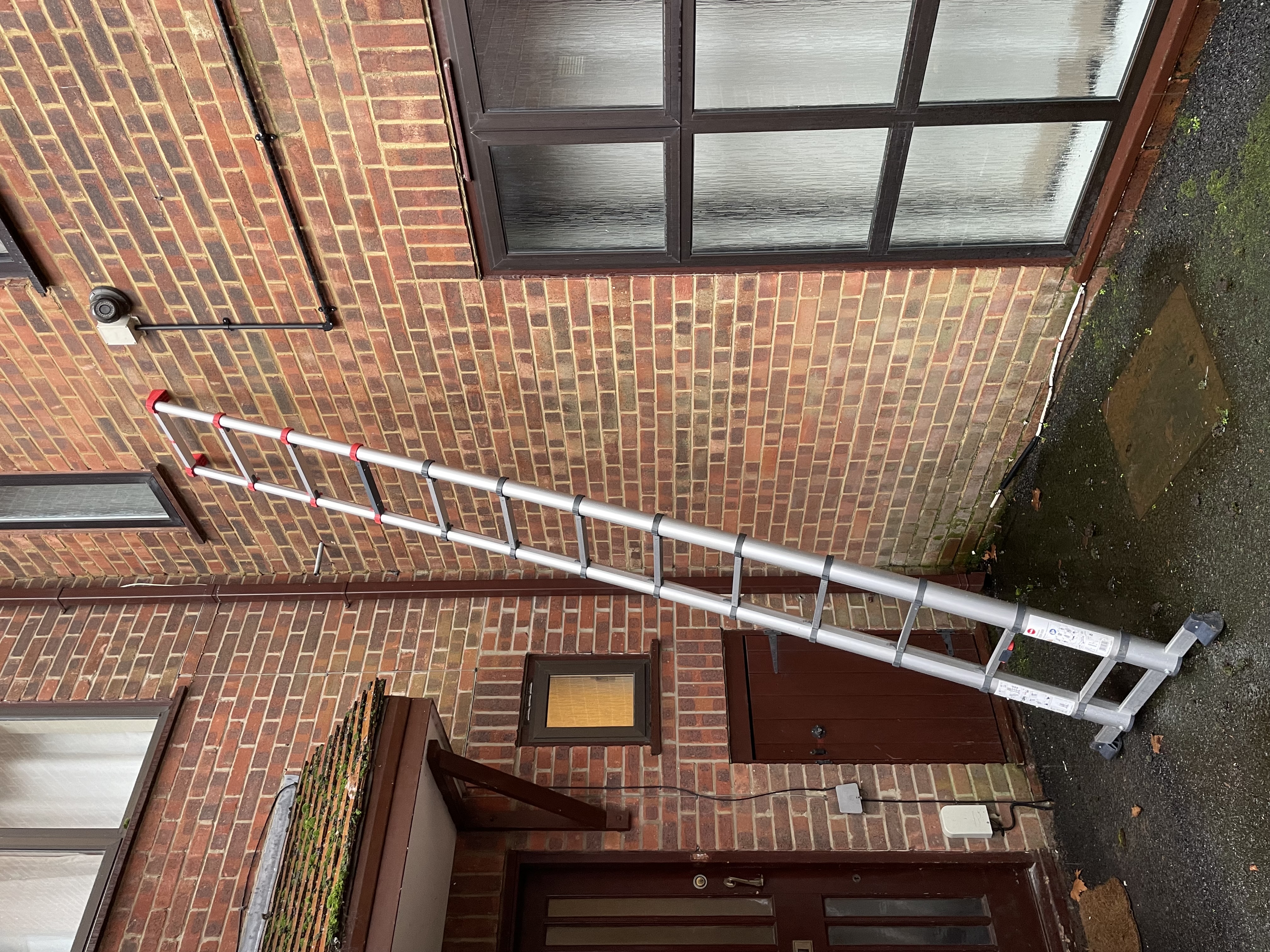 Hailo 3.7m telescopic ladder – compact, adjustable & easy to transport