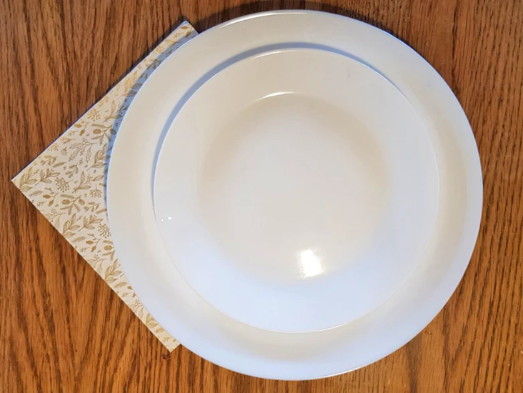 70 tallrikar och assietter